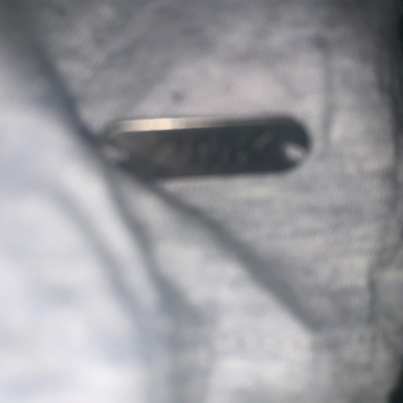 Just a simple gray t shirt - Picture 3 of 3